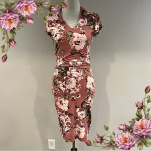 Joe & Elle Floral v-neck short sleeve stretchy midi‎ Dress size extra small